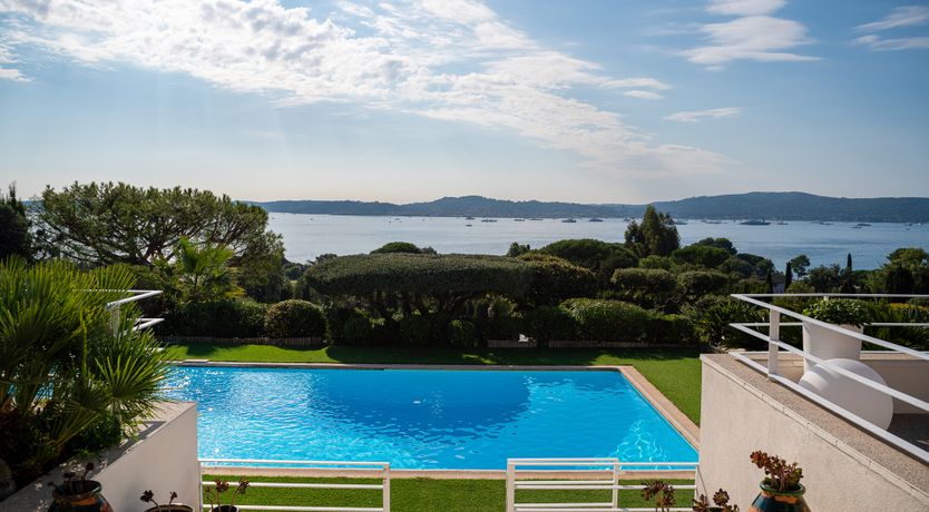 Photo of Riviera Style