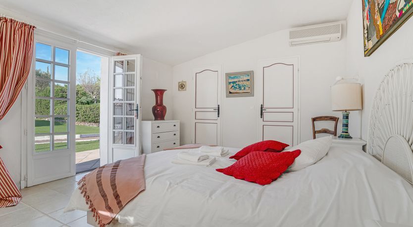 Photo of Riviera Style