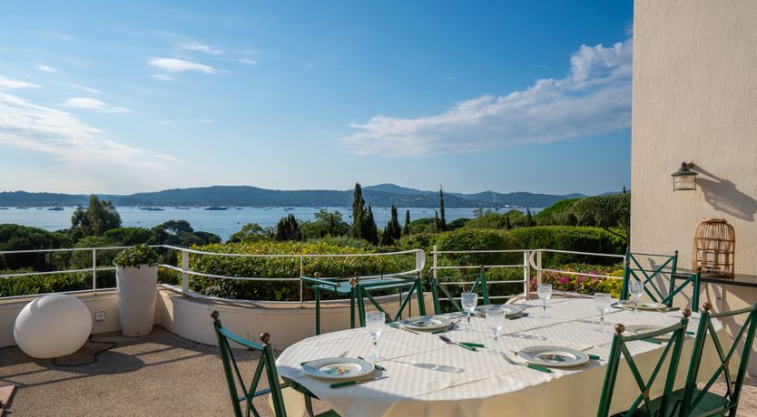 Photo of Riviera Style