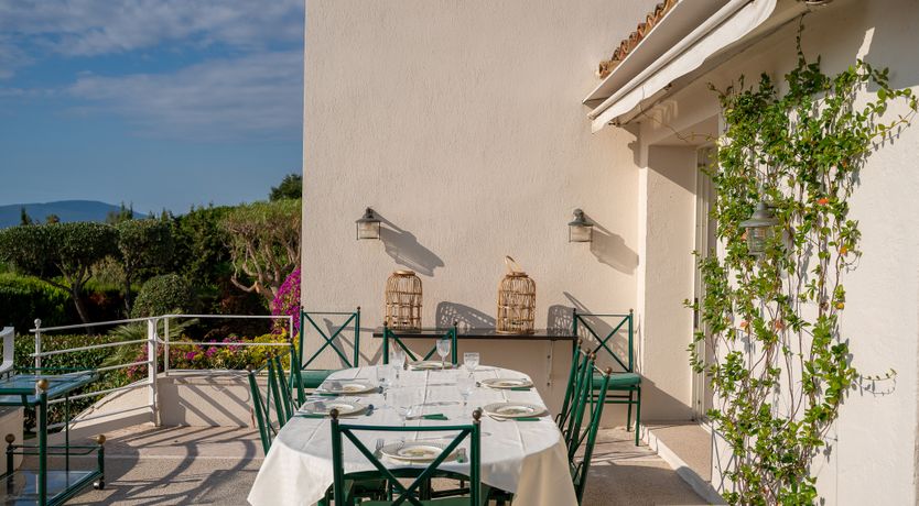 Photo of Riviera Style