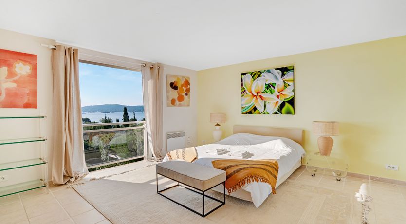 Photo of Riviera Style