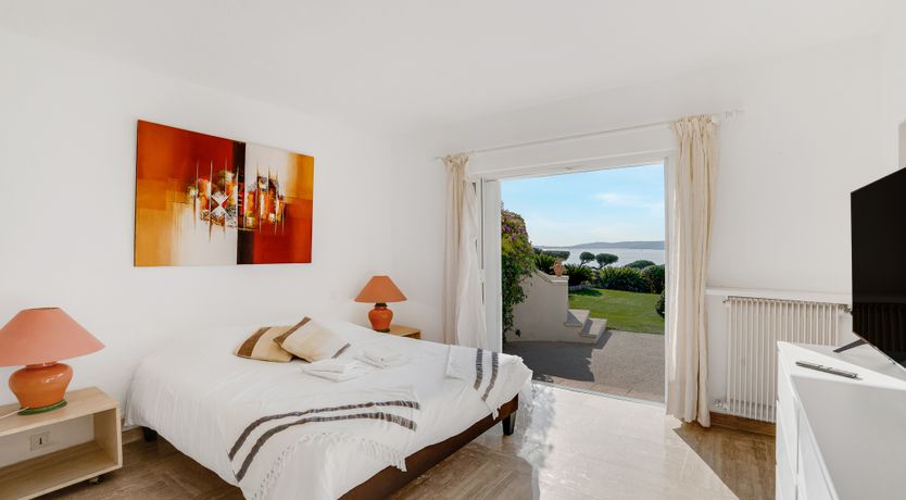 Photo of Riviera Style