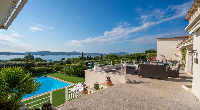 Photo of Riviera Style