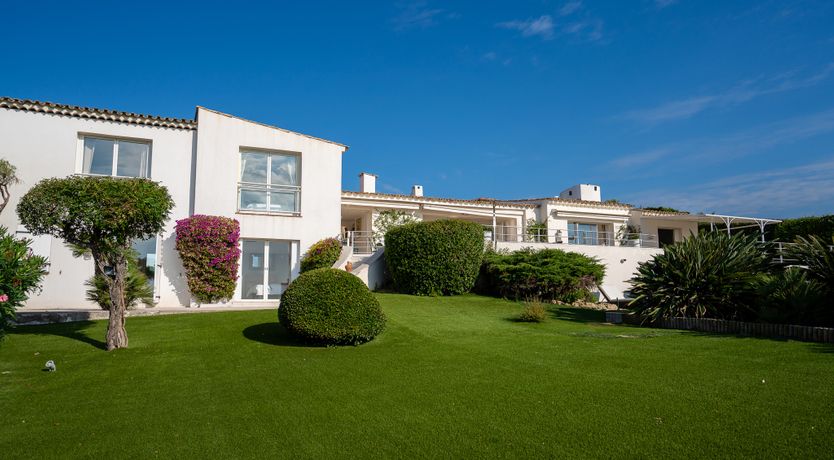 Photo of Riviera Style