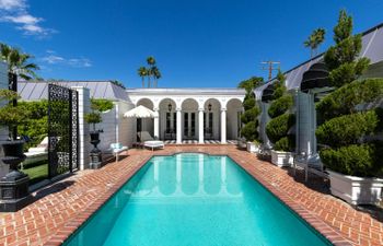 Vivid Oasis Holiday Home