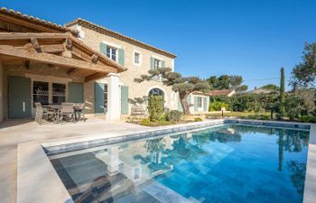 Elegant Dream Holiday Home