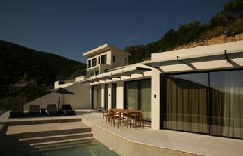A Turquoise View Holiday Home