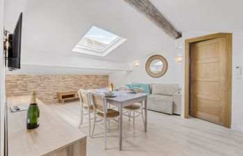 The Cannes' Loft Holiday Home