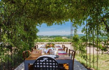 Charming Green Acre Holiday Home
