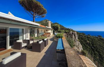 Tumbled Wood Holiday Home