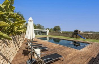 Lubli Lawn Villa Holiday Home