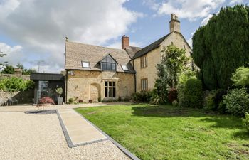 The Golden Cup Holiday Home