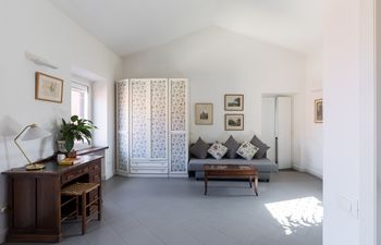 Roman Terrace Garden Holiday Home