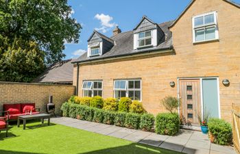 Rosy Love Holiday Home