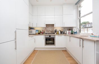 West London Whispers Holiday Home