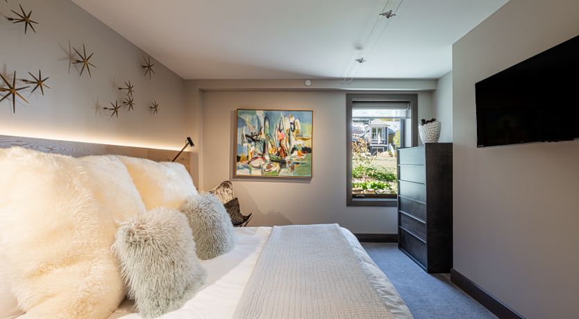 Photo of A Chic Summit