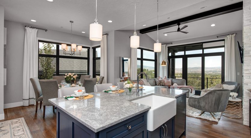 Photo of Mountain & Pine Vistas