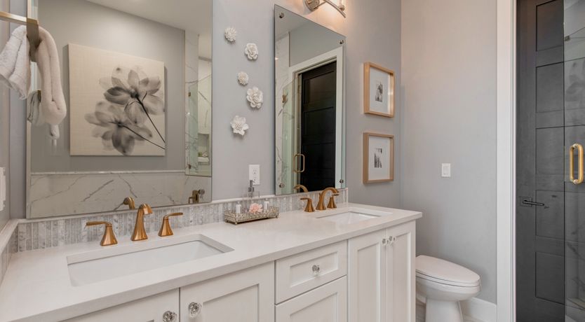 Photo of Mountain & Pine Vistas