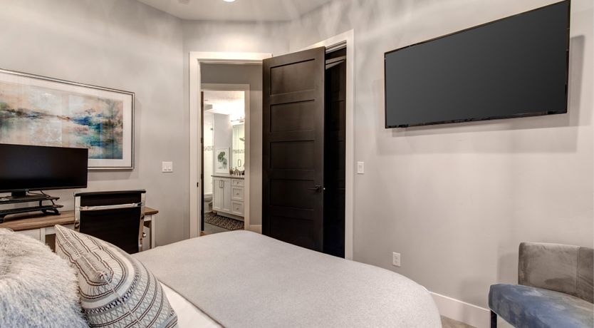 Photo of Mountain & Pine Vistas