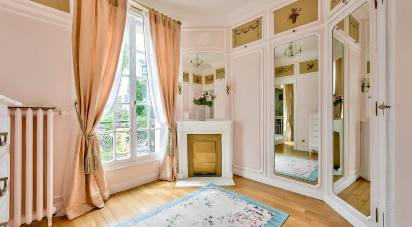 Photo of King of Paris