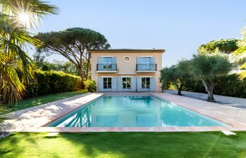 Quiet Sunset Holiday Home