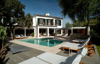 Rustic Light Holiday Home