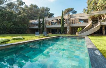 The Golden Mimosa Holiday Home