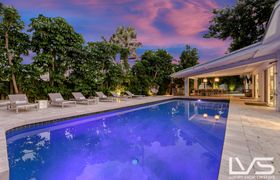 Photo of the-famous-celebrity