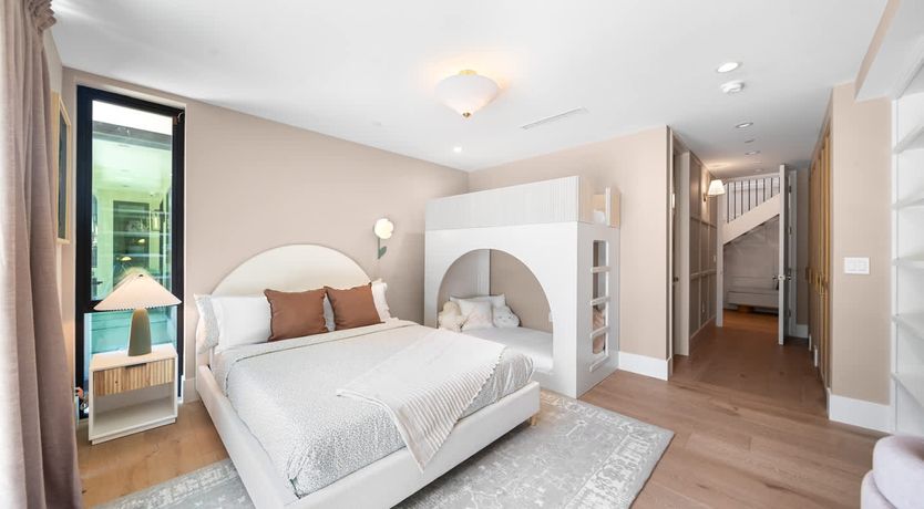 Photo of Sunset Strip Style