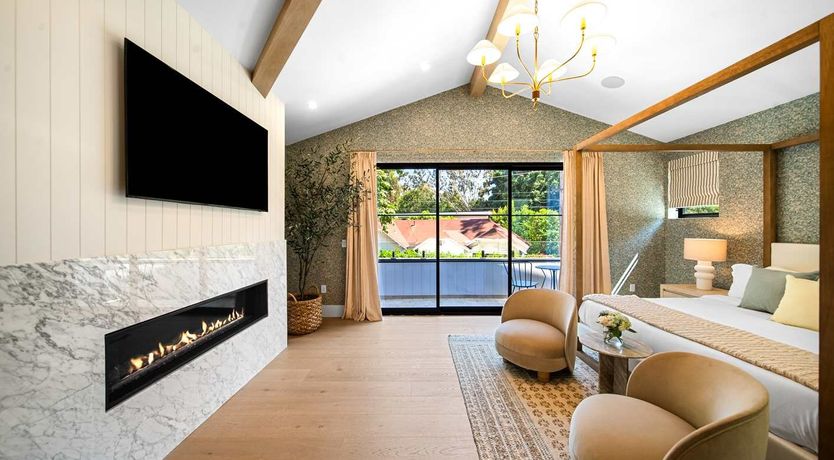 Photo of Sunset Strip Style