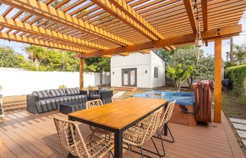 LA Escape Holiday Home