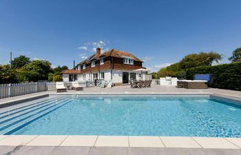 Easy by the Sea Holiday Home