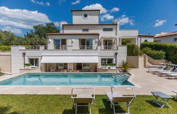 Radiant Terrace Holiday Home