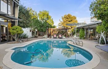 Artistic Paradise Peak Holiday Home