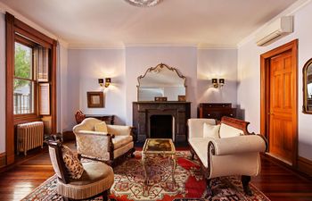 Old School Manhattan Holiday Home