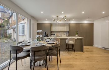 Kensington Breeze Holiday Home