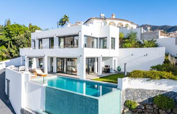 Coastal Sunshine Vista Holiday Home