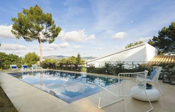 Sunny Shores Villa Holiday Home