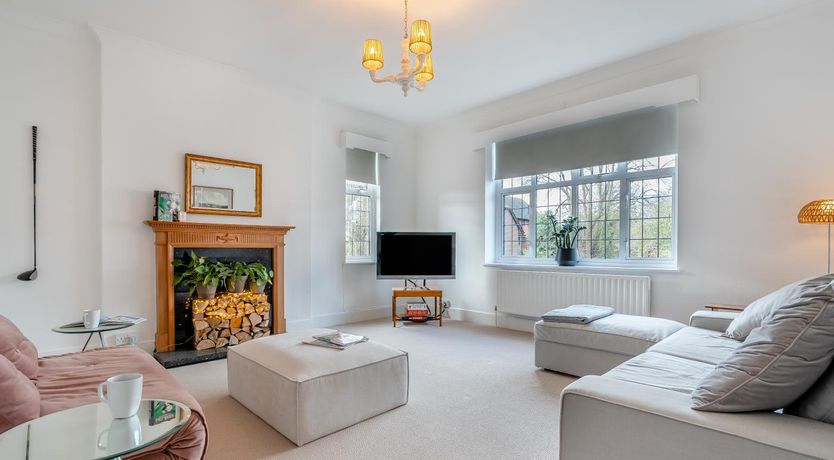 Photo of 2 Bed in Eastbourne