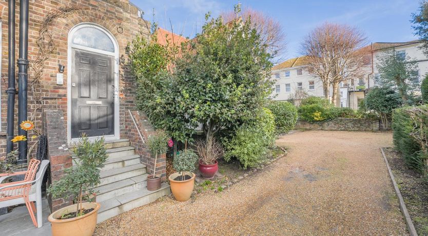 Photo of 2 Bed in Eastbourne