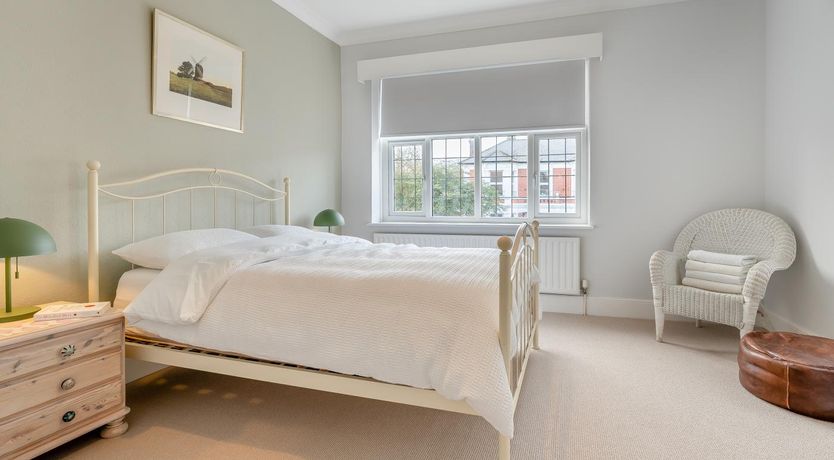 Photo of 2 Bed in Eastbourne
