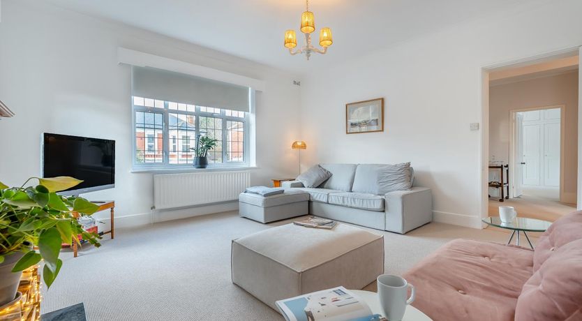 Photo of 2 Bed in Eastbourne