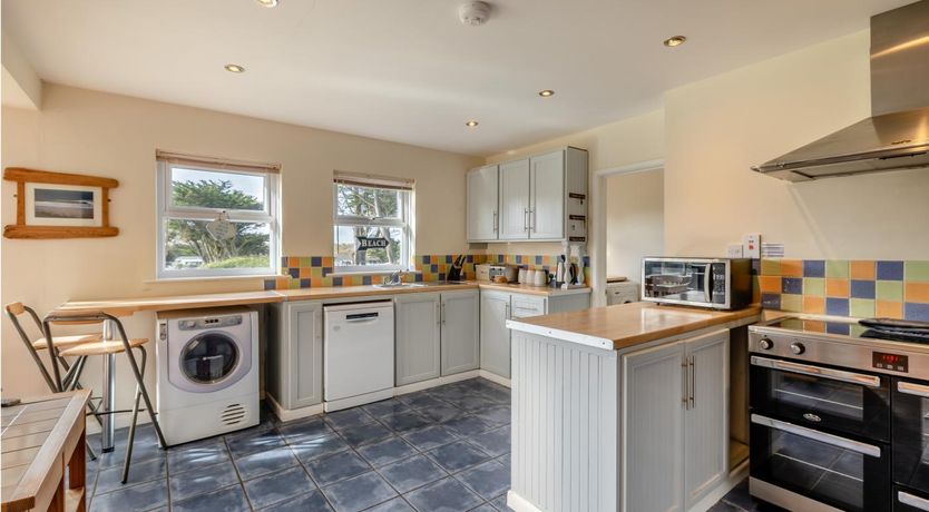 Photo of 6 Bed in Croyde