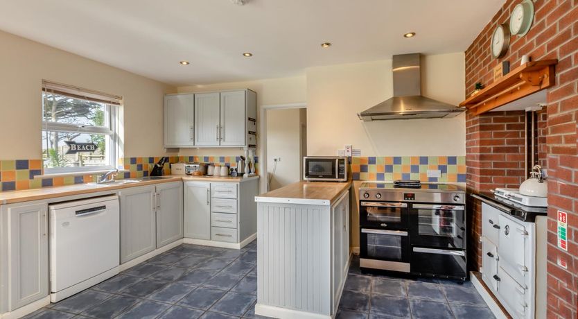 Photo of 6 Bed in Croyde