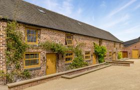 Photo of 4-bed-in-stoke-on-trent