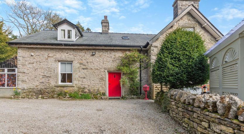 Photo of 4 Bed in Grange-over-Sands