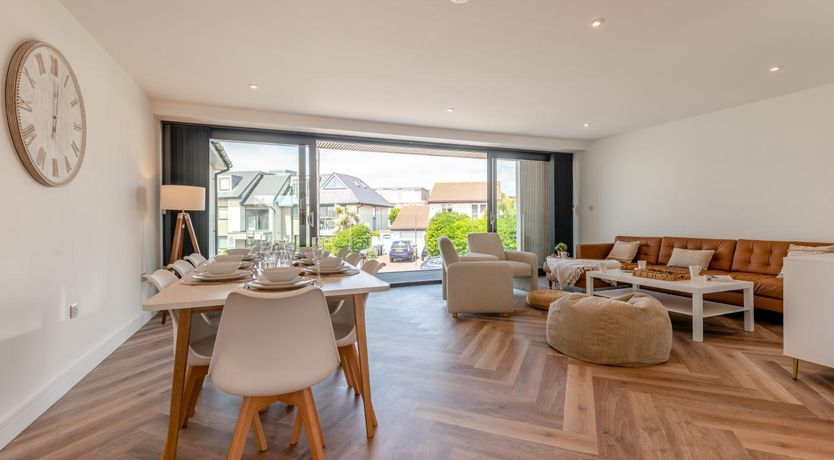 Photo of 4 Bed in Bournemouth