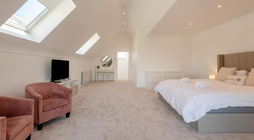 Photo of 4 Bed in Bournemouth