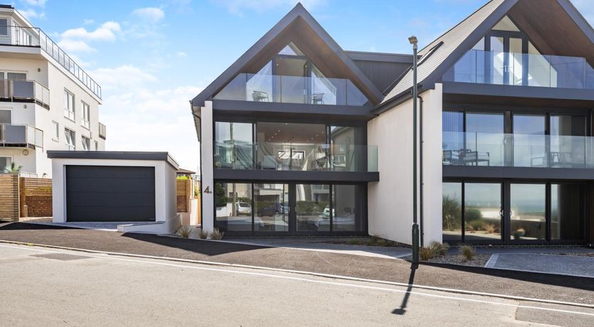 Photo of 4 Bed in Bournemouth