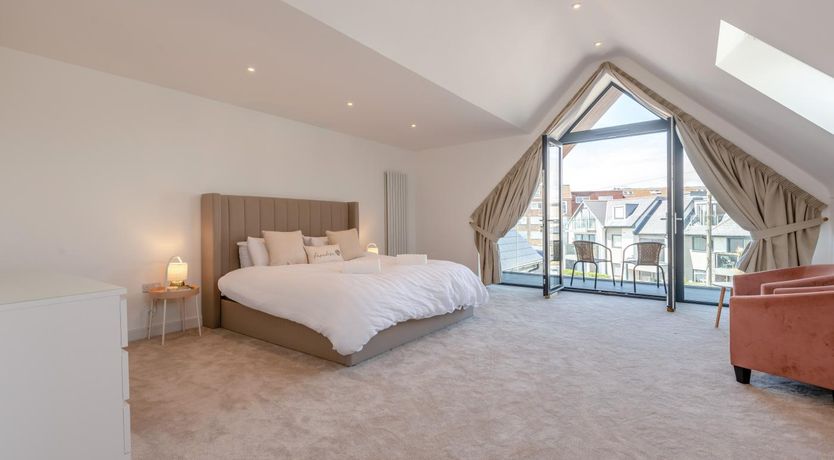 Photo of 4 Bed in Bournemouth